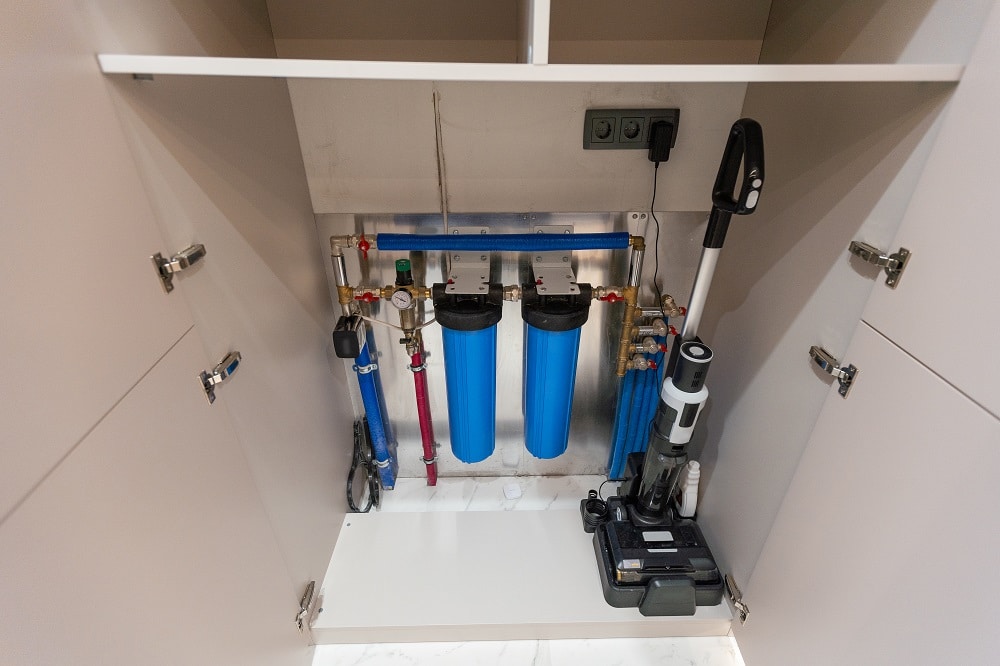Reverse osmosis system under a sink with filters and tubing