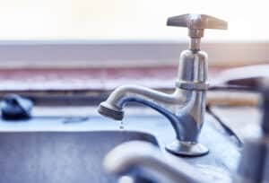 tap dripping.